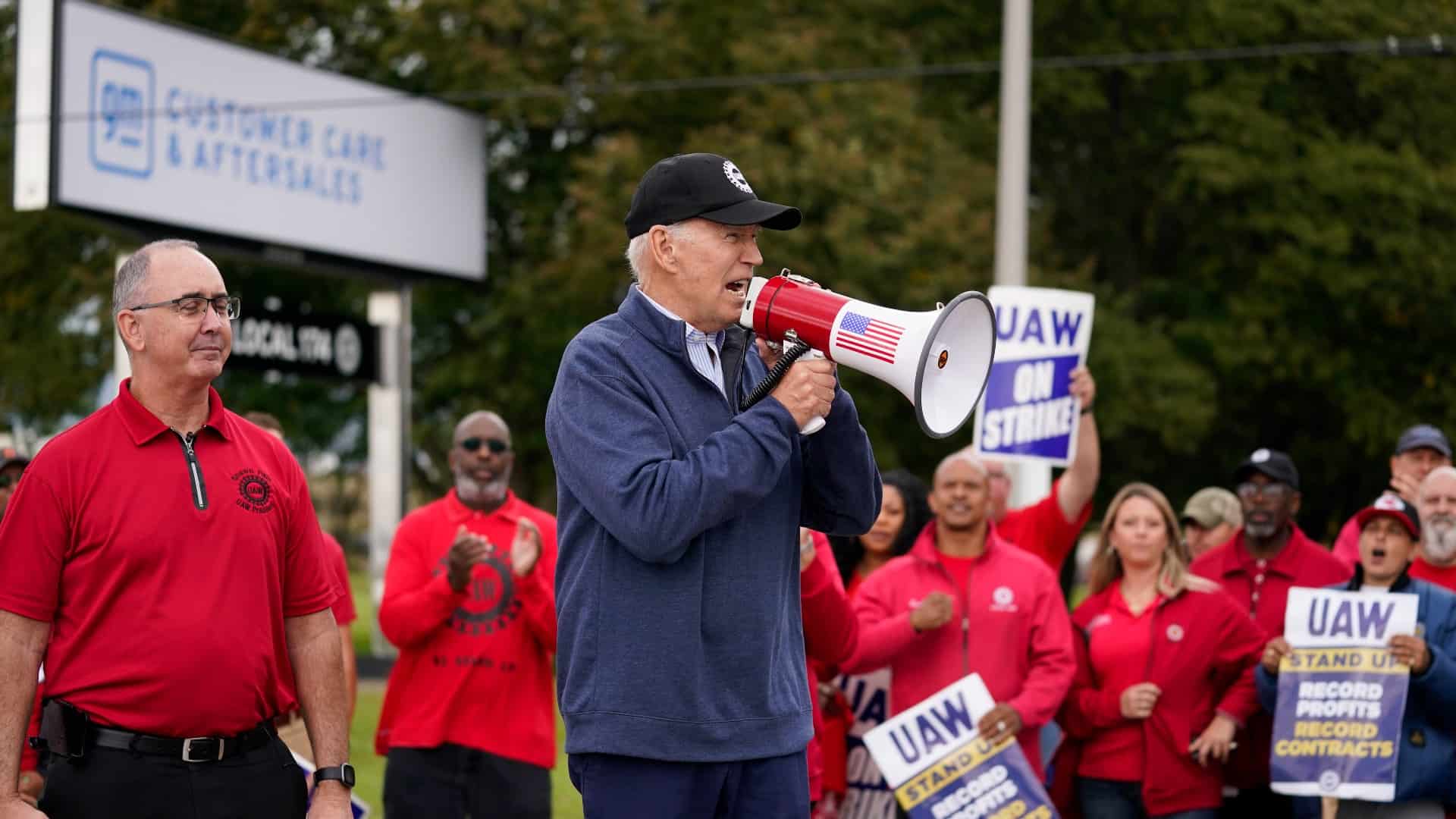 President Joe Biden speaks on UAW picket line